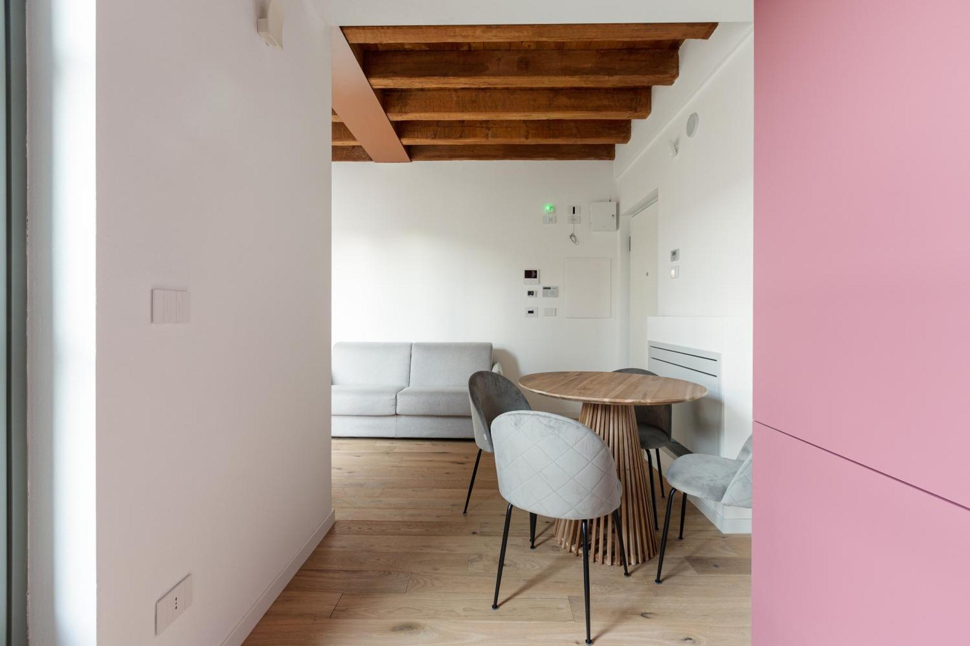 Modern Apartment In Milan With Balcony المظهر الخارجي الصورة